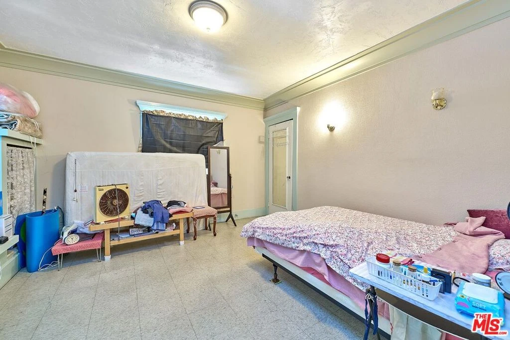 Interior 4