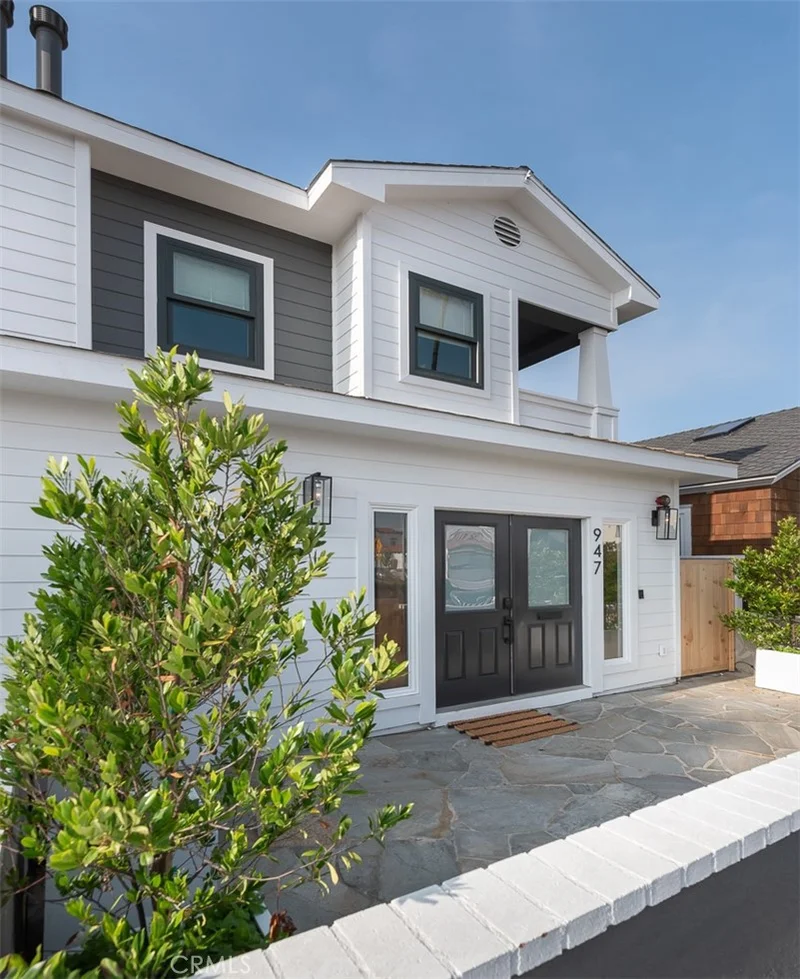 947 W Balboa photo 2