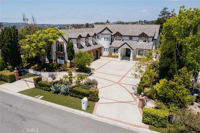 27070 Hidden Trail Road, Laguna Hills, CA 92653