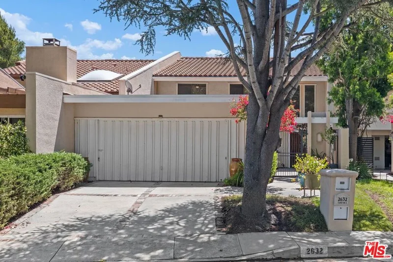 2632 Claray Drive, Los Angeles, CA 90077