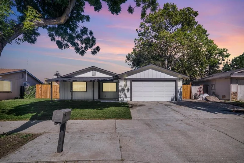 101 Recht Street, Hollister, CA 95023