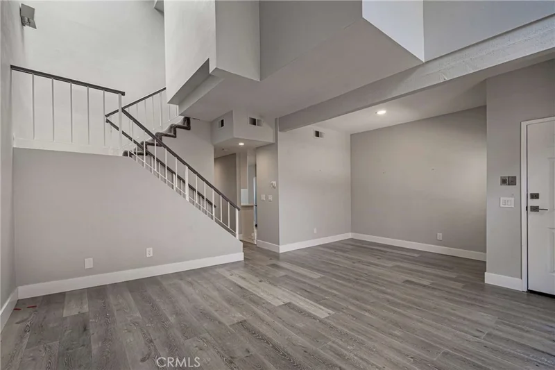 6323 Reseda Boulevard 2 photo 2