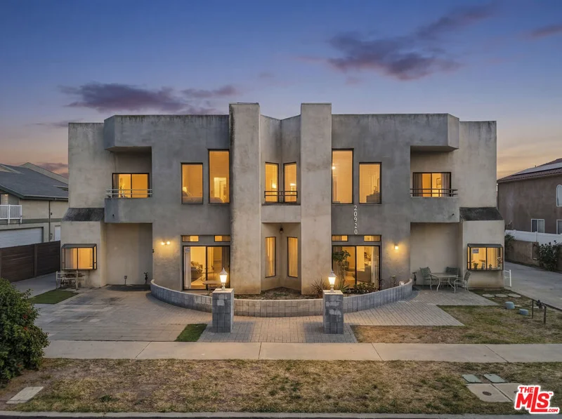20920 Community Street 10