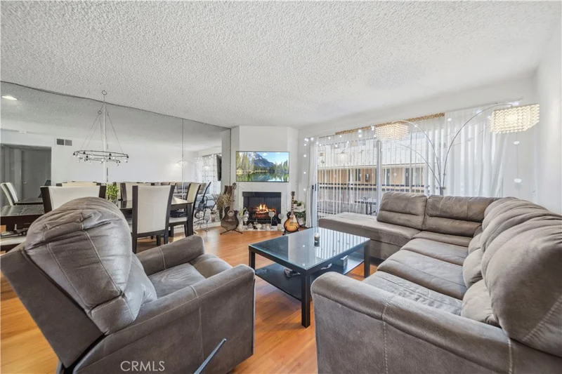 1236 1236 N Columbus Avenue 27