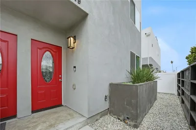 6919 S Menlo photo 2