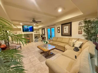223 Imperial Avenue photo 2