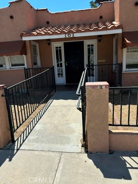 629 E Latham Avenue photo 2