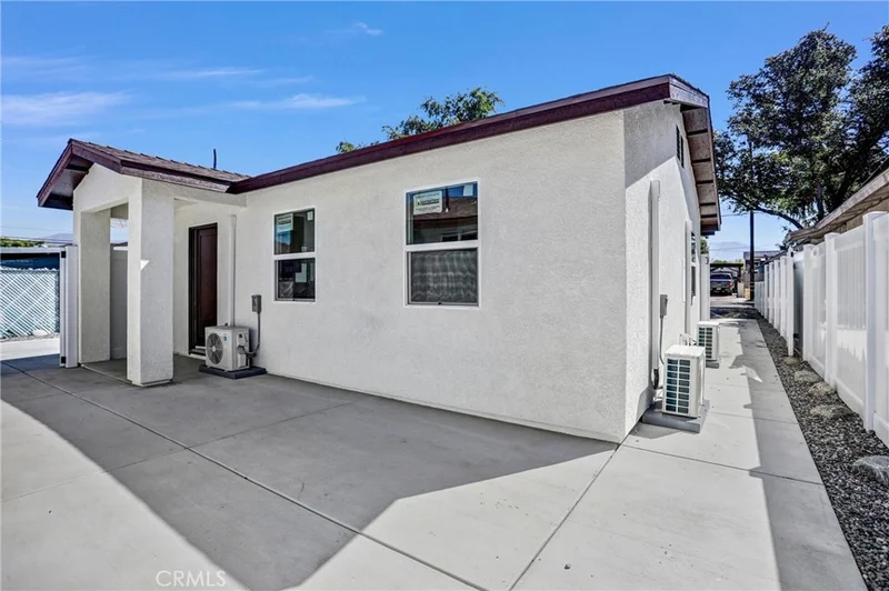 1021 Columbia 2 photo 2