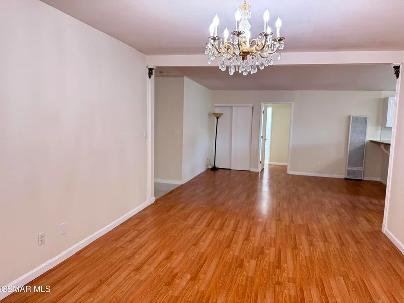 18530 Hatteras Street 313 photo 2