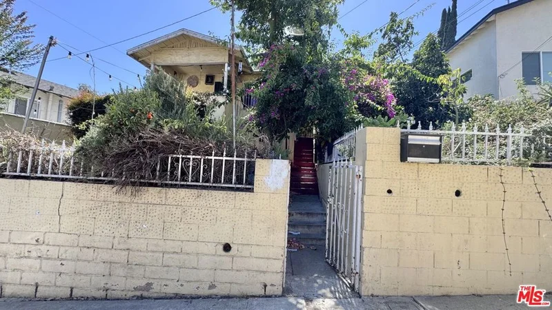 1065 N Gage Avenue, Los Angeles, CA 90063