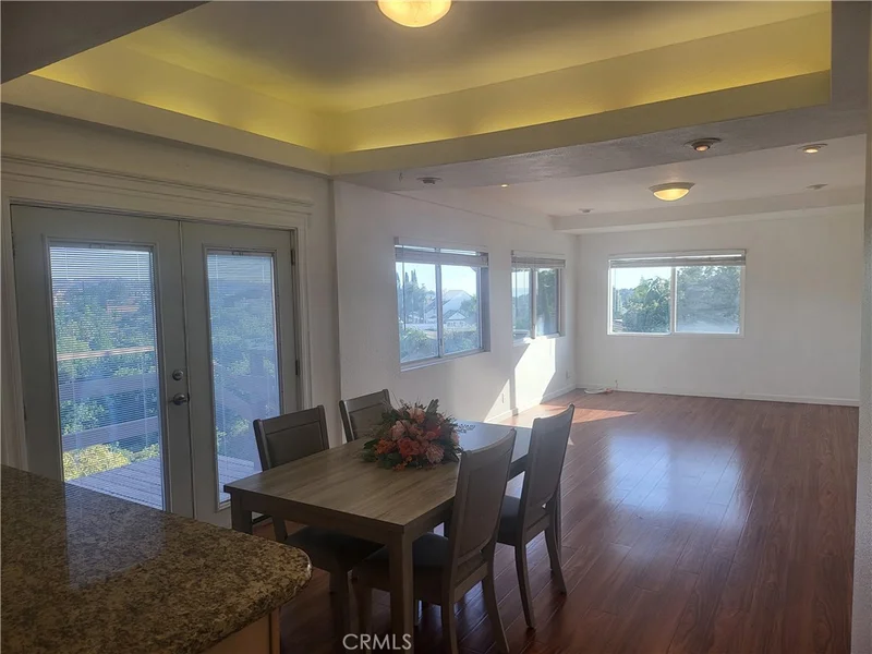 2400 Indian Creek photo 2