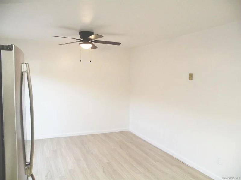 550 Park Way 04 photo 2