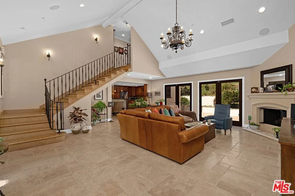 Interior 4