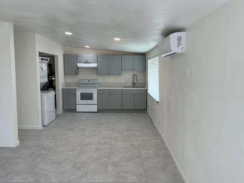 2542 Sea View Drive 4