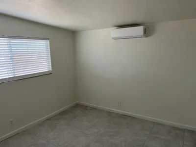 2542 Sea View Drive 4 photo 2