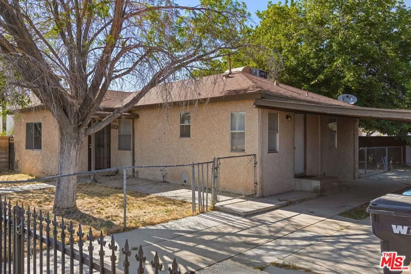 947 W Oldfield Street photo 2