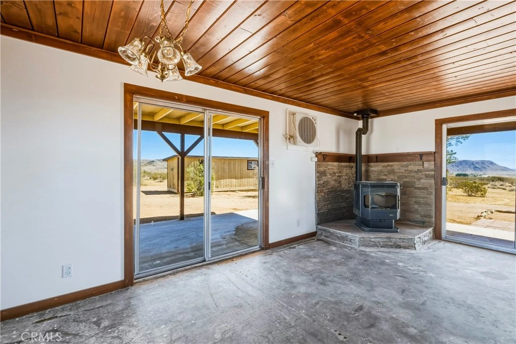 Interior 4