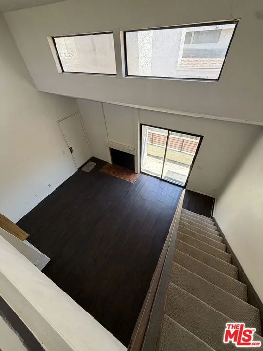 8221 Langdon Avenue 204 photo 2