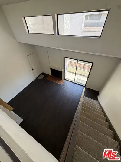8221 Langdon Avenue 204 photo 2