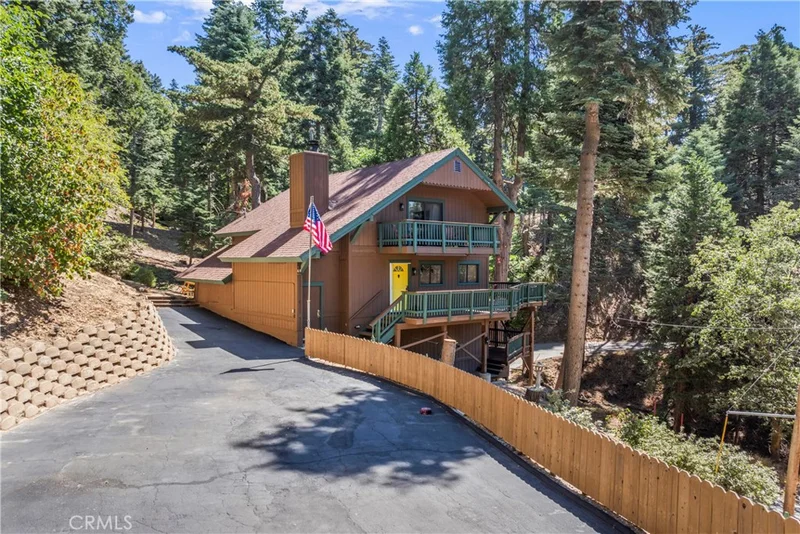 899 Blueridge Drive, Lake Arrowhead, CA 92385