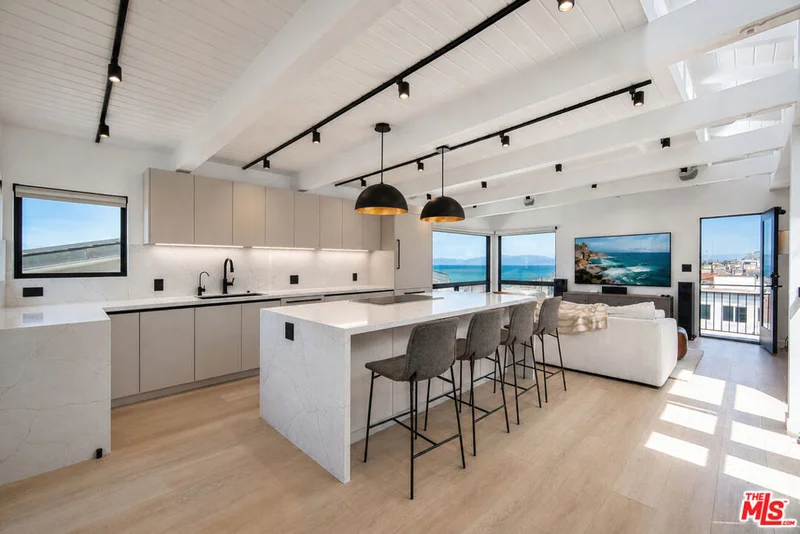 221 36th Street, Manhattan Beach, CA 90266