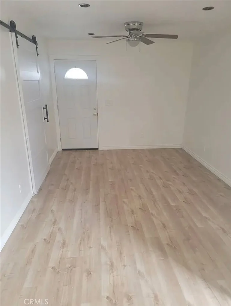 22233 Burton photo 2
