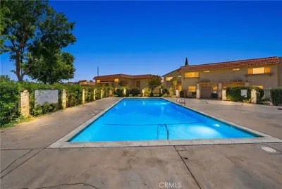 43629 Stanridge Avenue photo 2