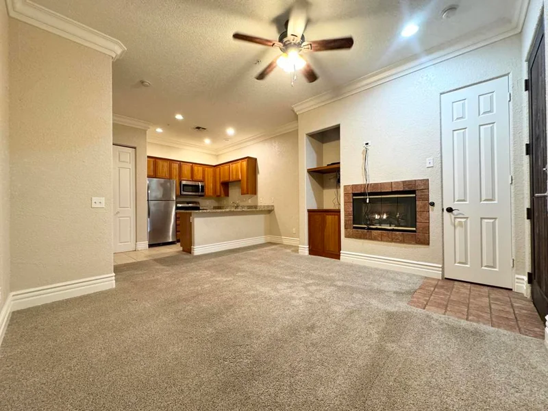 Photo 2 of 50760 Santa Rosa Plaza 3