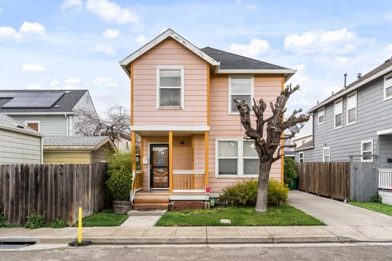 10510 East Court, Oakland, CA 94603