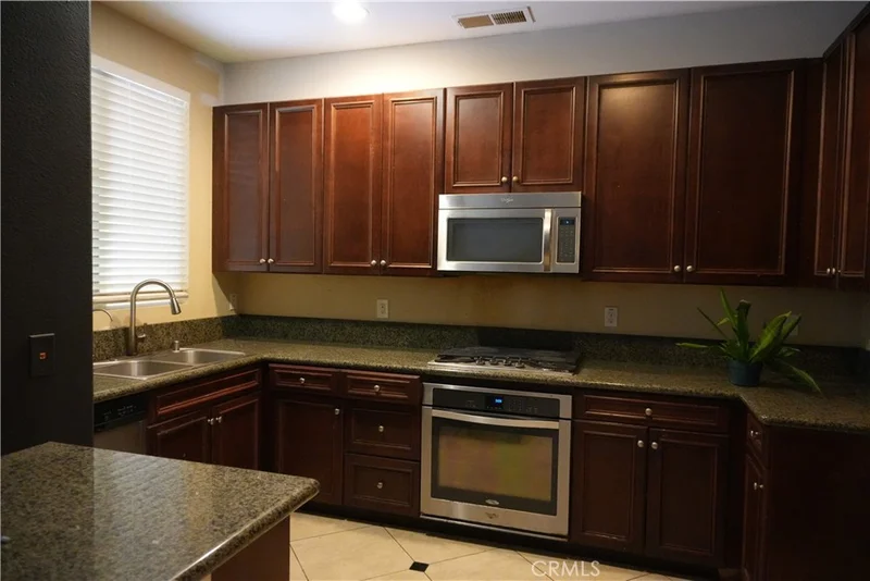 30505 Canyon Hills 1502 photo 2