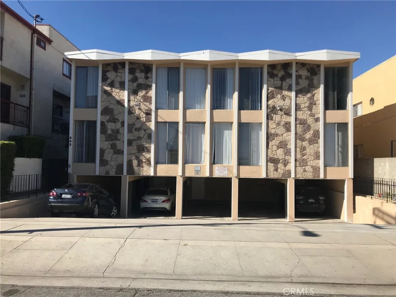 943 N Louise Street 3