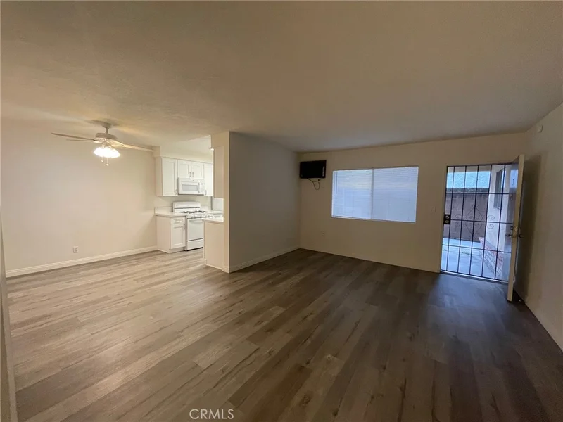 943 N Louise Street 3 photo 2