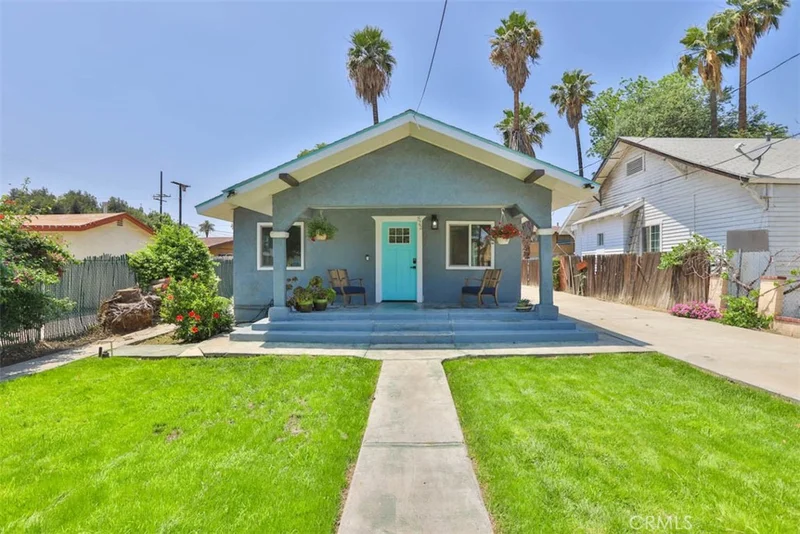 822 N Mountain View