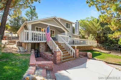 8025 Lilac Ln