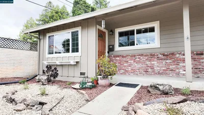 2290 La Mar Drive photo 2