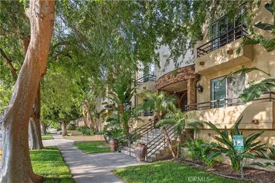 4128 Whitsett 109