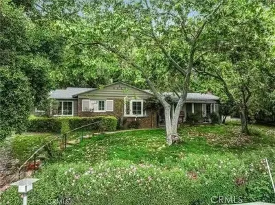 1835 Royal Oaks