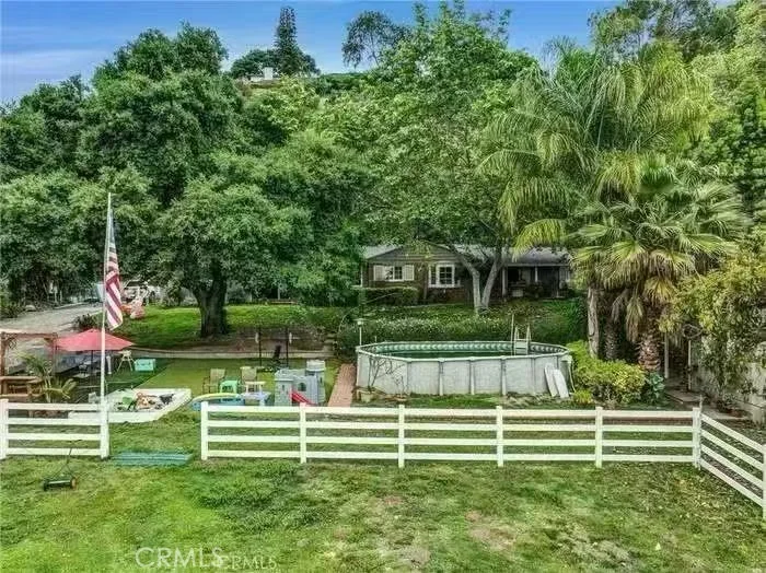 Photo 2 of 1835 Royal Oaks