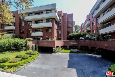 200 N Swall Drive 462