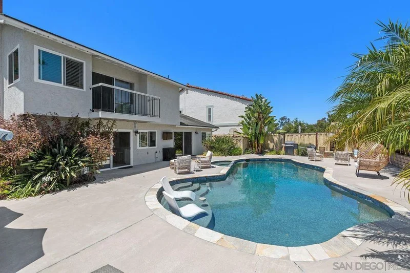 10816 Via Del Cosira, San Diego, CA 92124