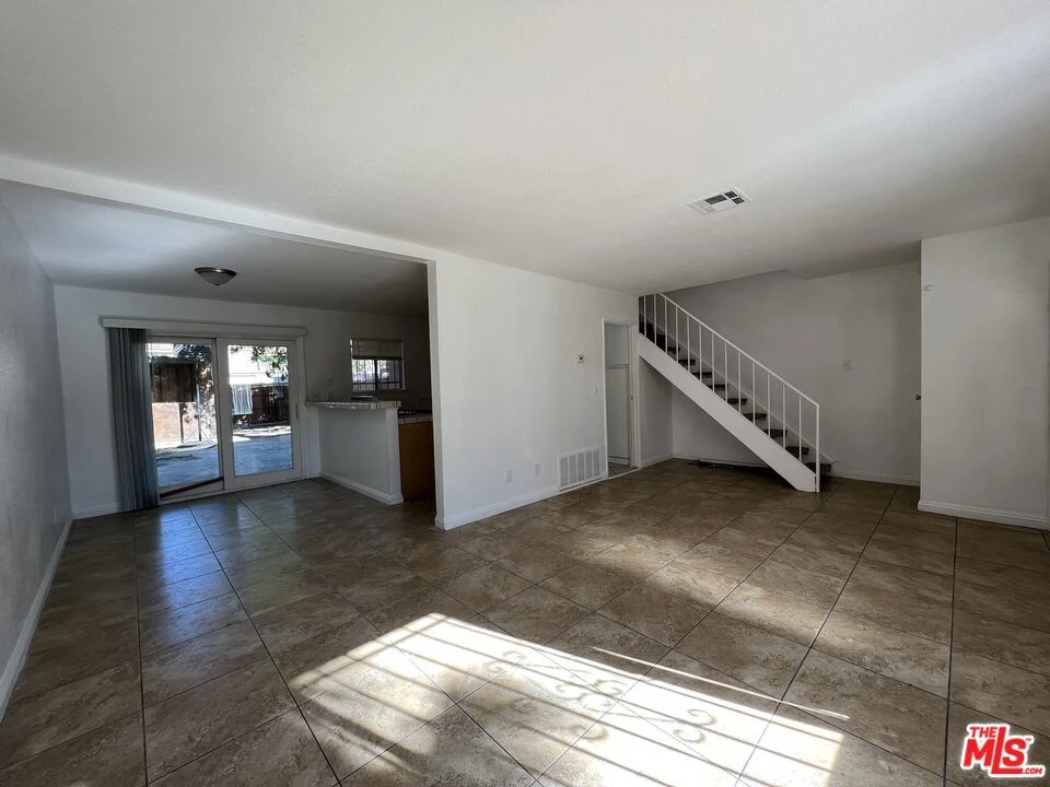 Interior 4