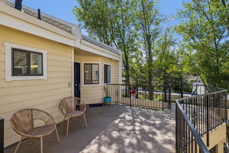 576 W Parr Avenue 32