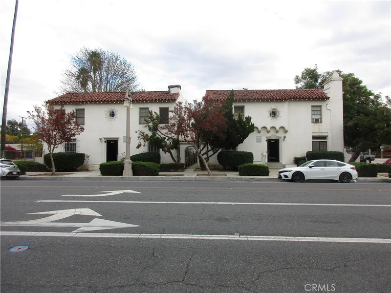 3260 MAIN photo 2