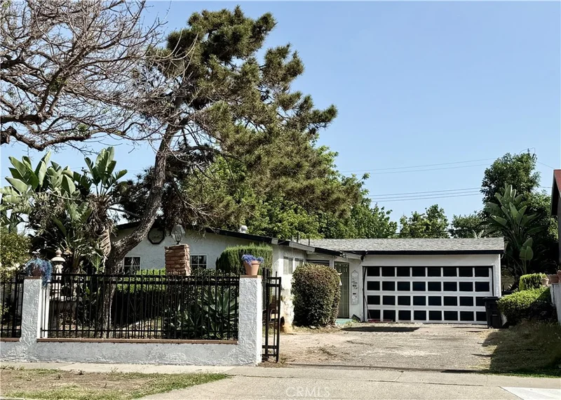 2205 W 9th St