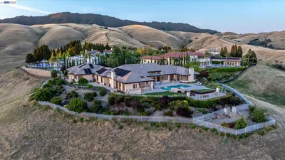 3301 Deer Hollow Dr