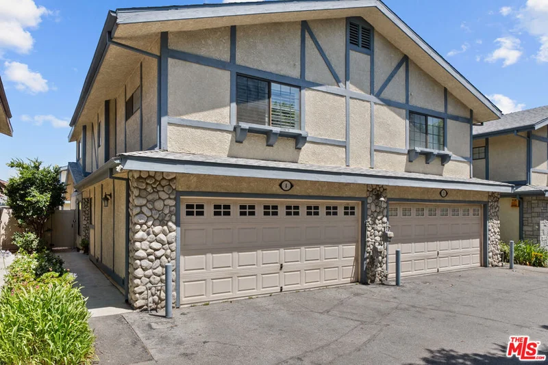 18435 Keswick Street 8, Reseda, CA 91335