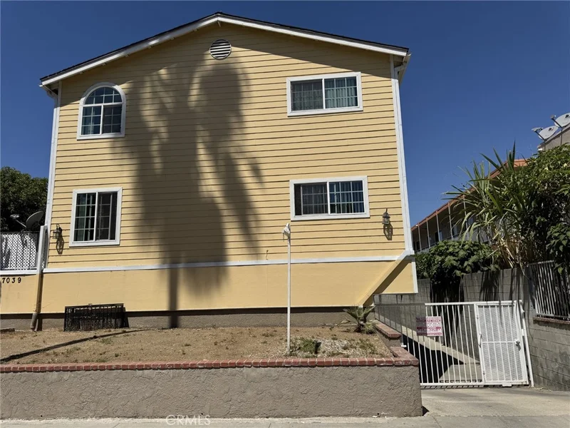 7039 Remmet Avenue G, Canoga Park, CA 91303