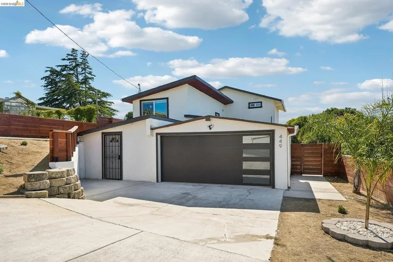 449 GILCREST
