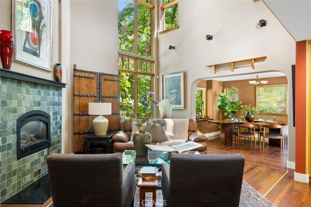 Interior 4