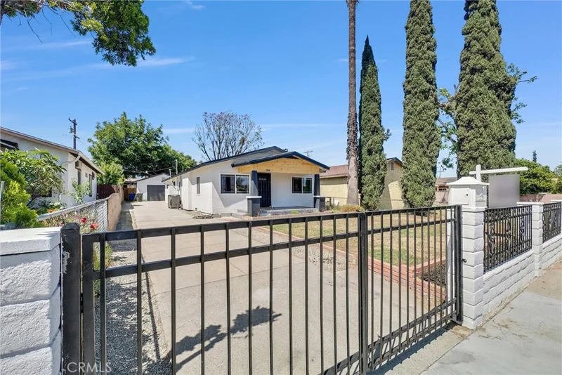 1039 E Elma